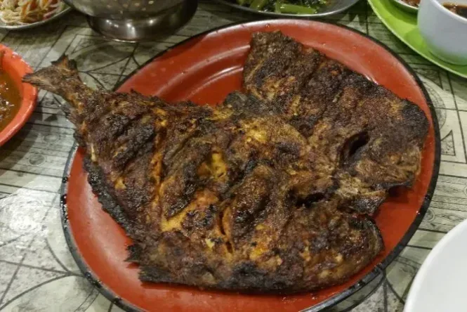 Rasakan Kelezatan Lokal di D.R Food, Cilacap